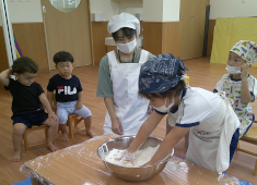 うれしい保育園（株式会社ケア21） 求人 食育にも力を入れているので、イベントなどで子どもたちと関わる機会も多くあります
