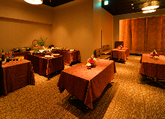 The Stay Gold GINZA（ステイゴールド銀座）／株式会社シュビア 求人 若年層のフレッシュ～ベテラン層の経験から磨かれたスキルや知識を活かして、当店で是非力を発揮してください！