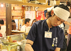 「赤羽 トロ函」／株式会社夢小路普及商会 求人 飲食業界未経験から入社したスタッフも活躍中！仕事を楽しみながら成長できる会社です！